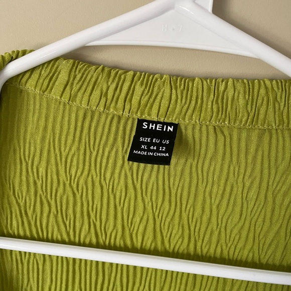 SHEIN Green button down Textured funky Blouse flarred sleeves size XL - Picture 2 of 8